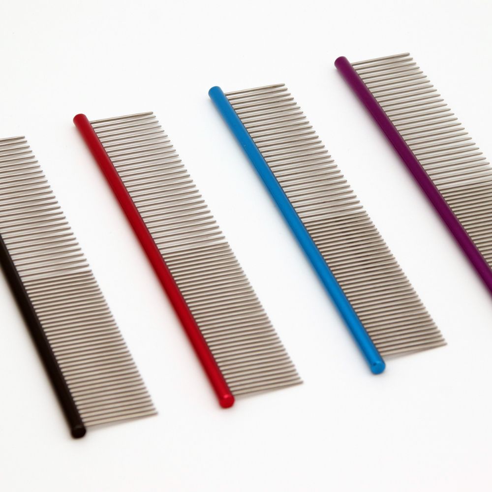 Metallkamm mit rundem Griff